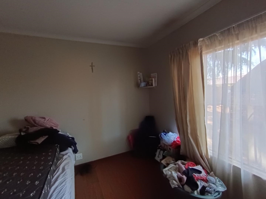 5 Bedroom Property for Sale in Rooihuiskraal North Gauteng