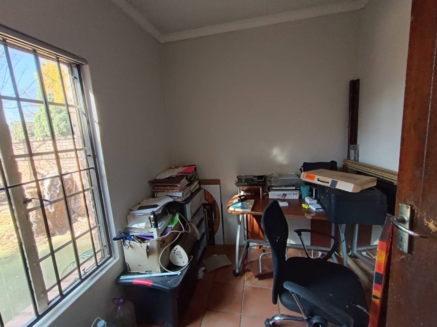 5 Bedroom Property for Sale in Rooihuiskraal North Gauteng