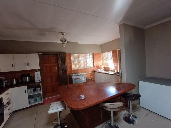 5 Bedroom Property for Sale in Rooihuiskraal North Gauteng