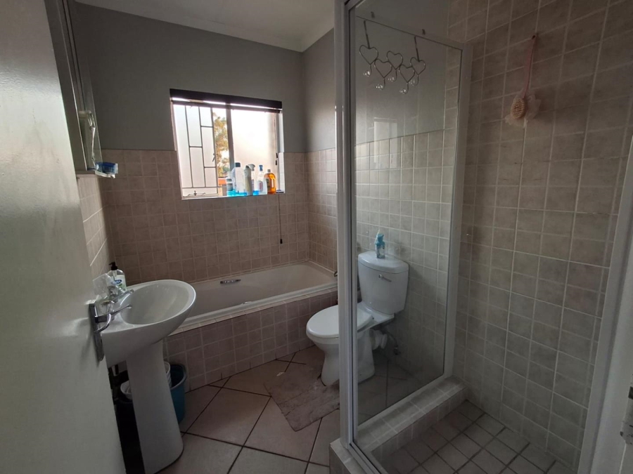 2 Bedroom Property for Sale in Glen Marais Gauteng