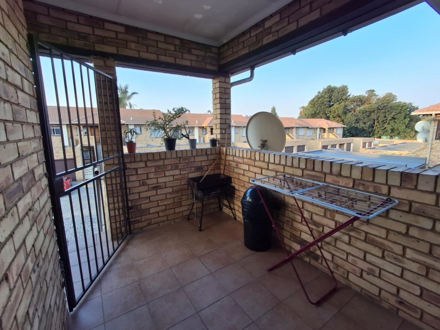 2 Bedroom Property for Sale in Glen Marais Gauteng
