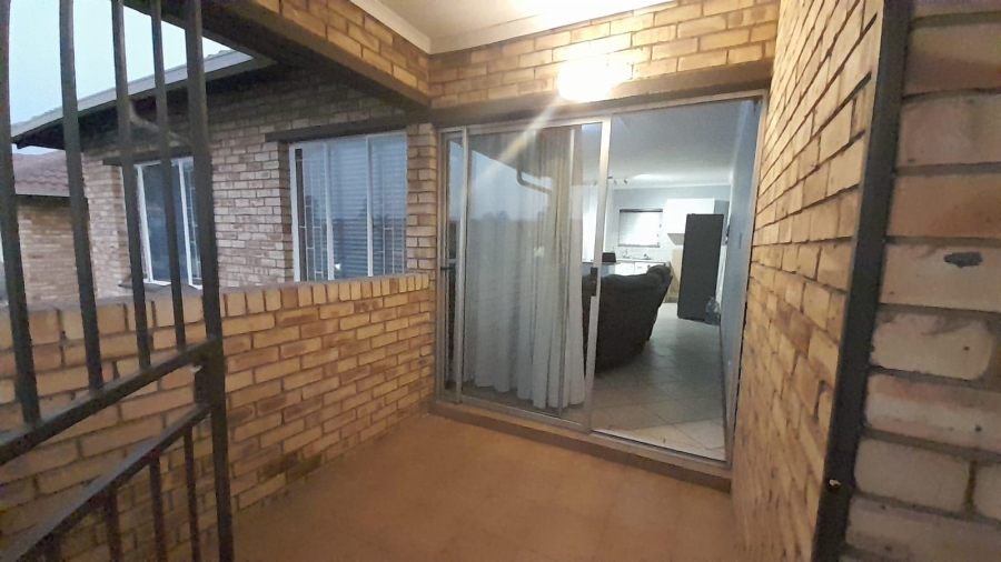 2 Bedroom Property for Sale in Glen Marais Gauteng