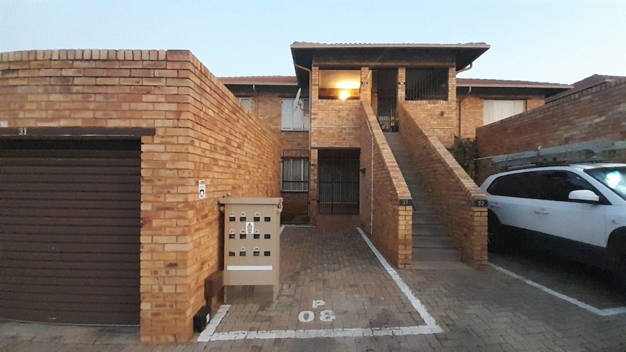 2 Bedroom Property for Sale in Glen Marais Gauteng