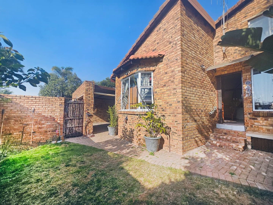 2 Bedroom Property for Sale in Radiokop Gauteng