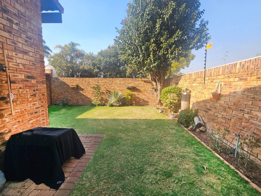 2 Bedroom Property for Sale in Radiokop Gauteng