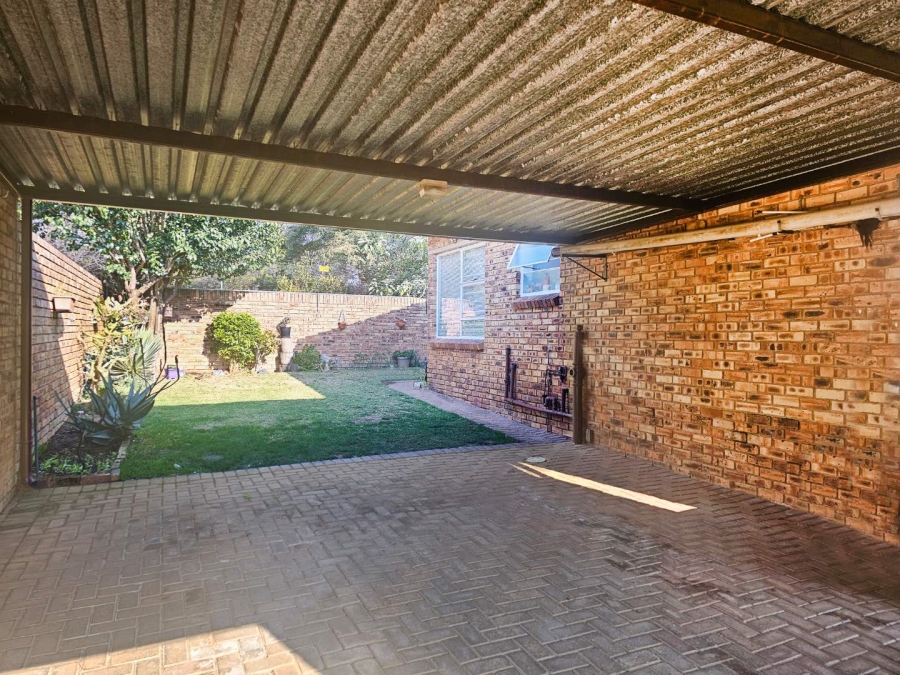 2 Bedroom Property for Sale in Radiokop Gauteng