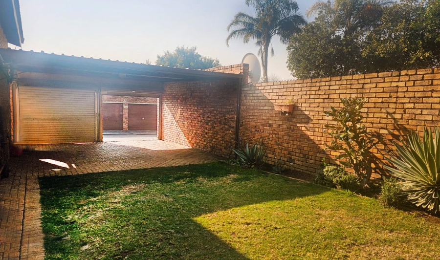 2 Bedroom Property for Sale in Radiokop Gauteng