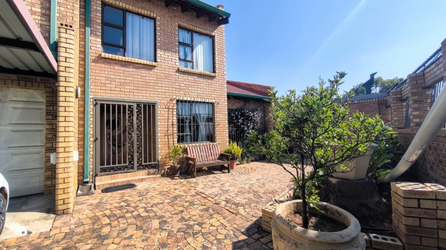 4 Bedroom Property for Sale in Randhart Gauteng