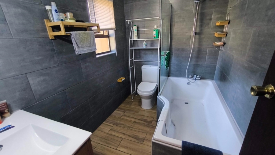 4 Bedroom Property for Sale in Randhart Gauteng