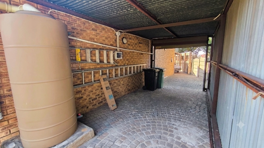 4 Bedroom Property for Sale in Randhart Gauteng