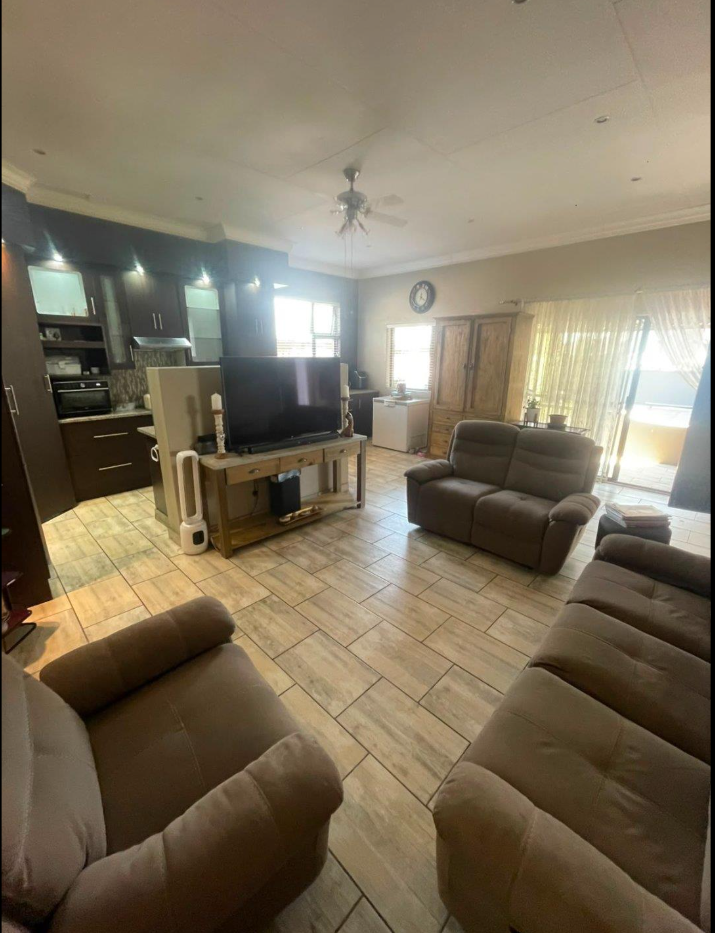 4 Bedroom Property for Sale in Verwoerdpark Gauteng