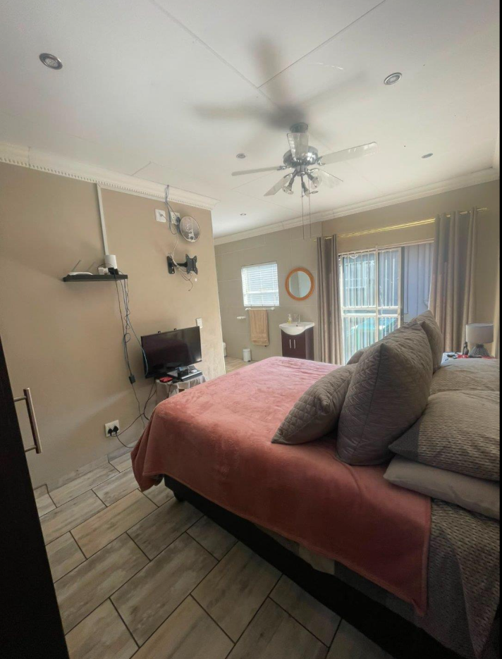 4 Bedroom Property for Sale in Verwoerdpark Gauteng