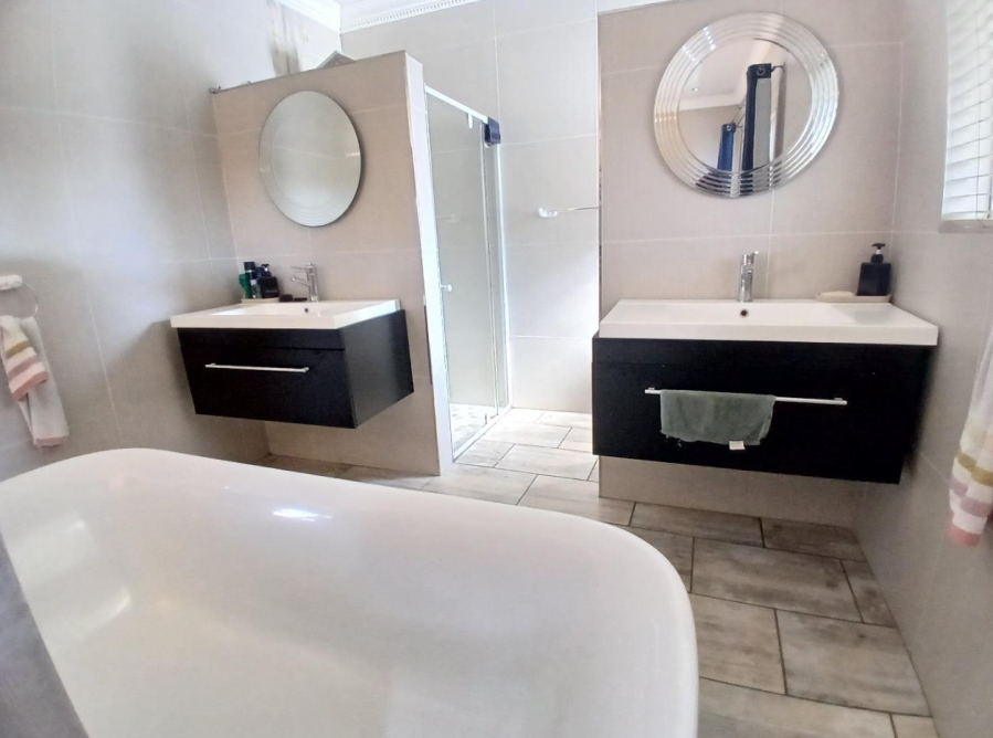 4 Bedroom Property for Sale in Verwoerdpark Gauteng