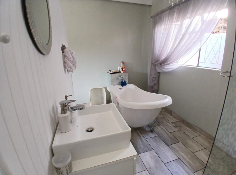 4 Bedroom Property for Sale in Verwoerdpark Gauteng