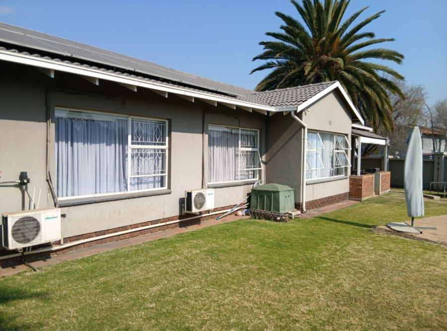 4 Bedroom Property for Sale in Verwoerdpark Gauteng