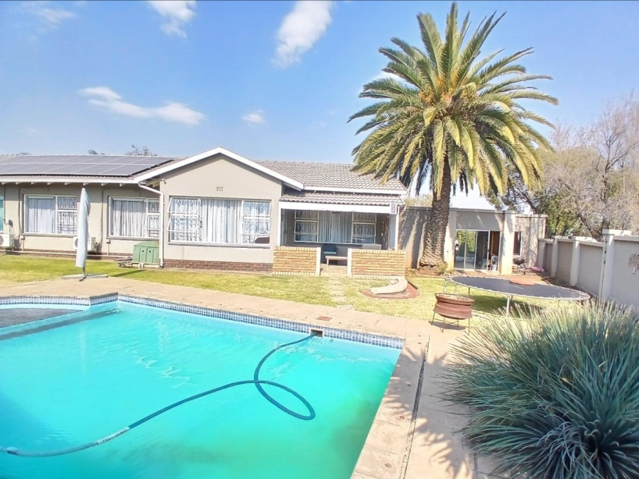4 Bedroom Property for Sale in Verwoerdpark Gauteng