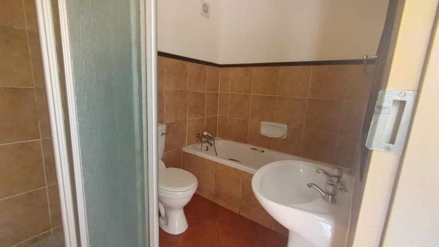 To Let 2 Bedroom Property for Rent in Die Hoewes Gauteng