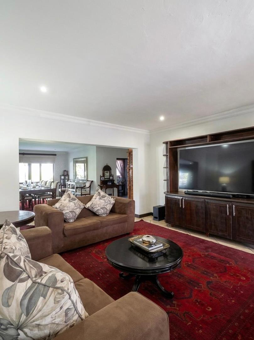 7 Bedroom Property for Sale in Silver Lakes Golf Estate Gauteng