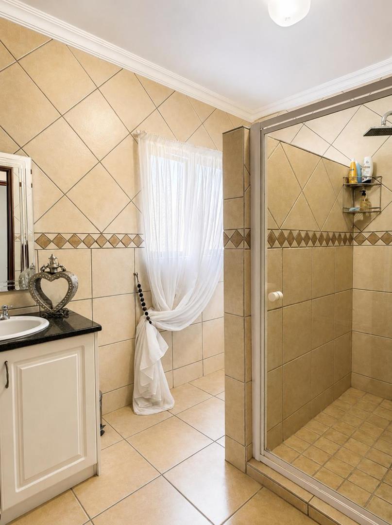 7 Bedroom Property for Sale in Silver Lakes Golf Estate Gauteng