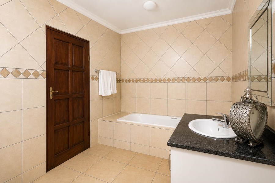 7 Bedroom Property for Sale in Silver Lakes Golf Estate Gauteng
