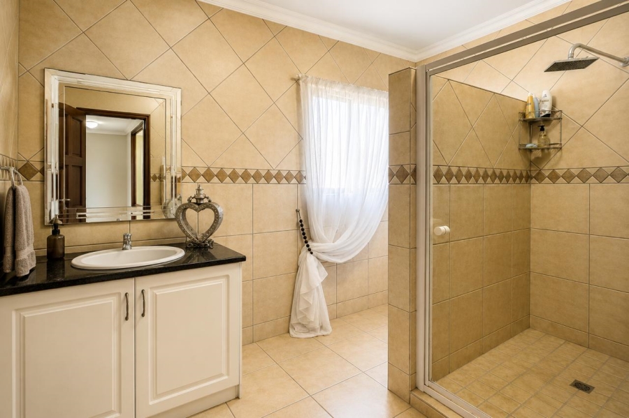 7 Bedroom Property for Sale in Silver Lakes Golf Estate Gauteng