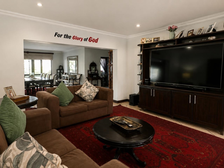 7 Bedroom Property for Sale in Silver Lakes Golf Estate Gauteng