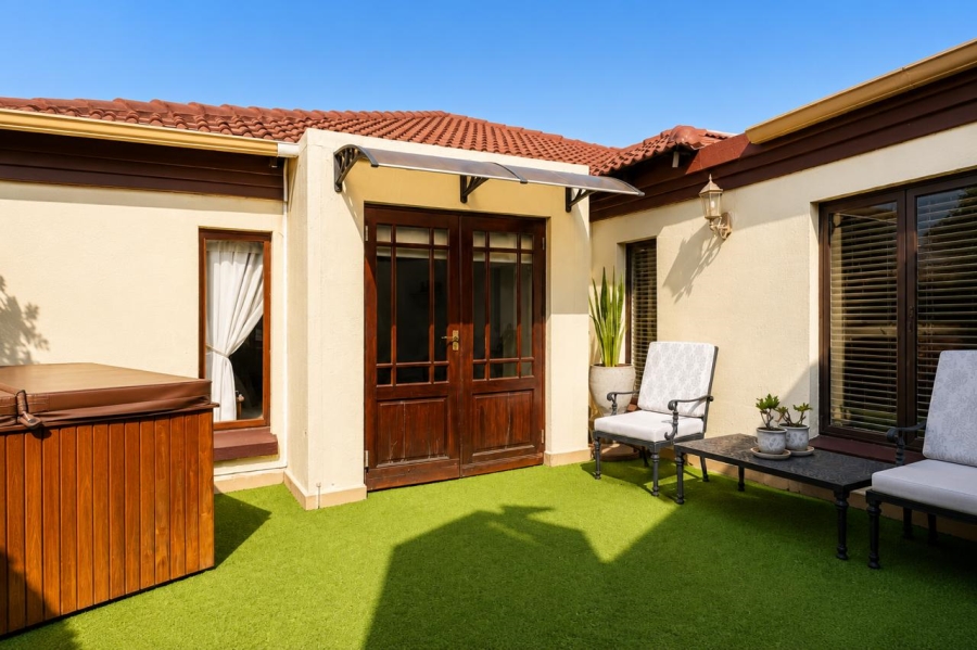 7 Bedroom Property for Sale in Silver Lakes Golf Estate Gauteng