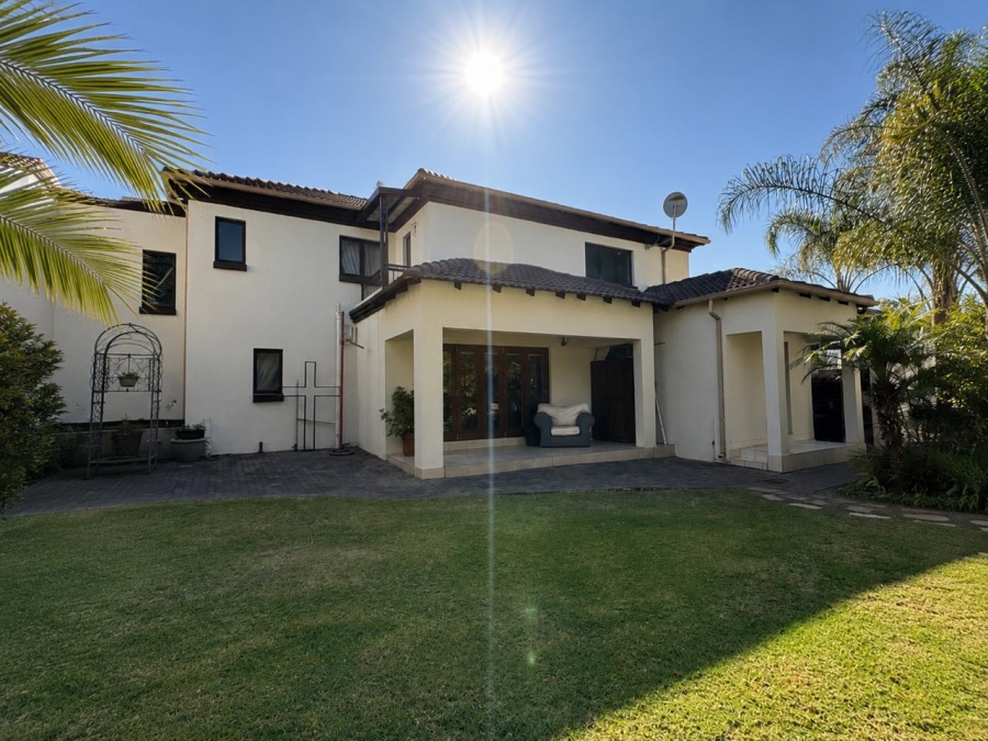 7 Bedroom Property for Sale in Silver Lakes Golf Estate Gauteng