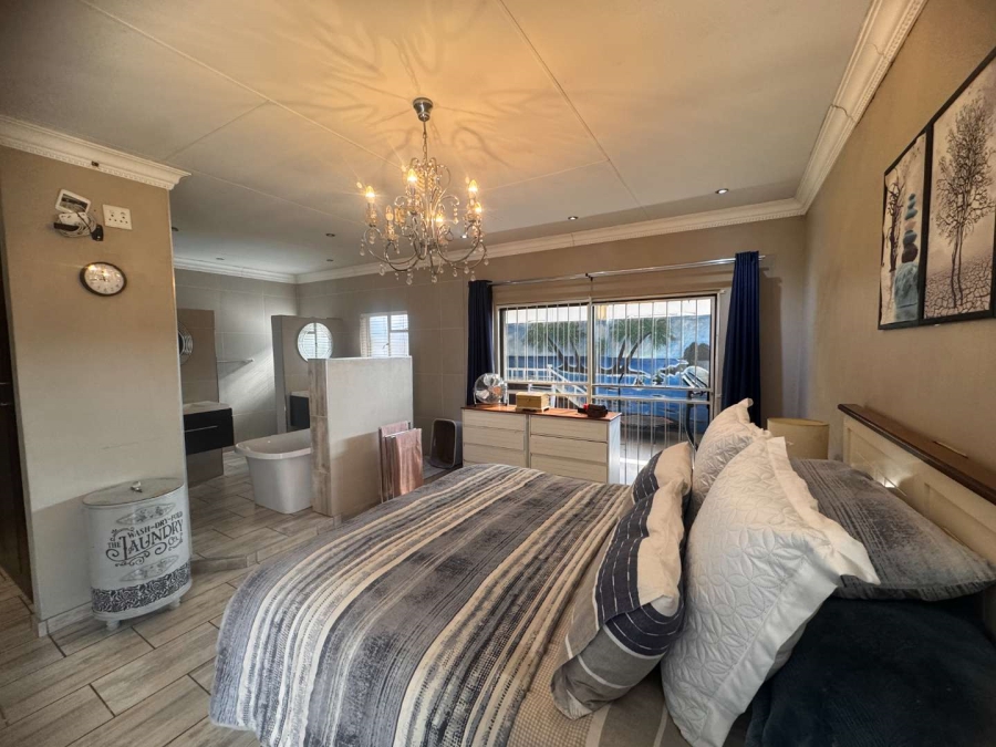 4 Bedroom Property for Sale in Verwoerdpark Gauteng