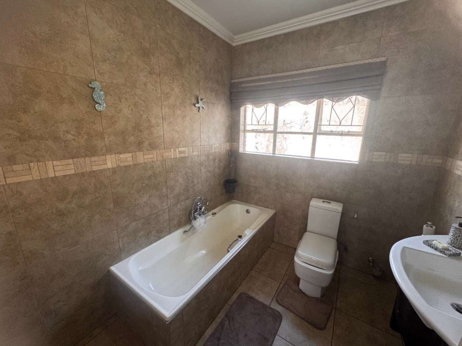 4 Bedroom Property for Sale in Verwoerdpark Gauteng