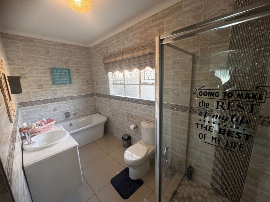 4 Bedroom Property for Sale in Verwoerdpark Gauteng