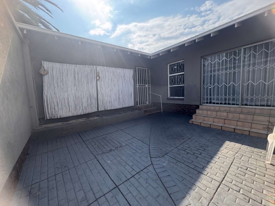 4 Bedroom Property for Sale in Verwoerdpark Gauteng