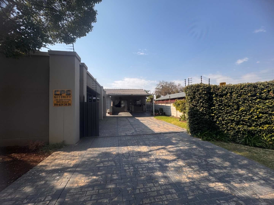 4 Bedroom Property for Sale in Verwoerdpark Gauteng