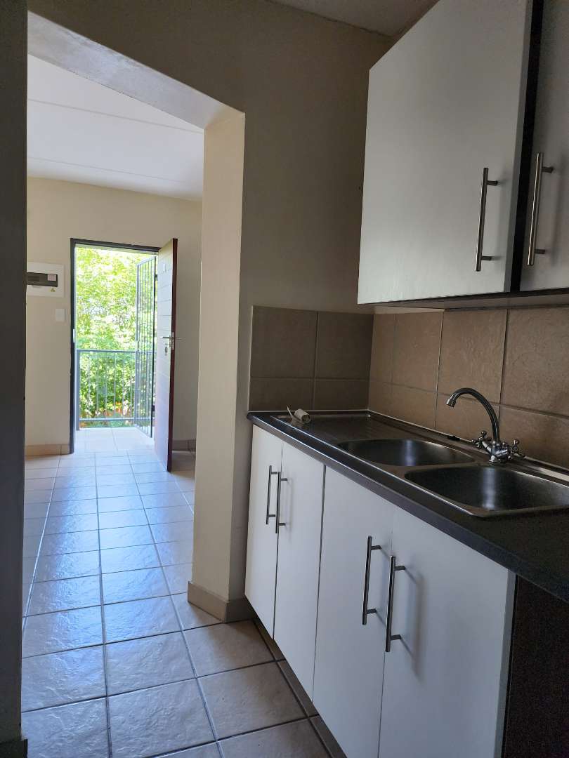 To Let 3 Bedroom Property for Rent in Die Hoewes Gauteng