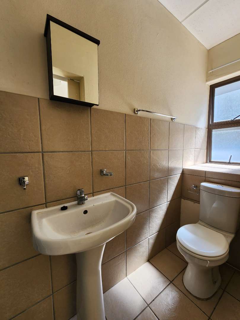 To Let 3 Bedroom Property for Rent in Die Hoewes Gauteng