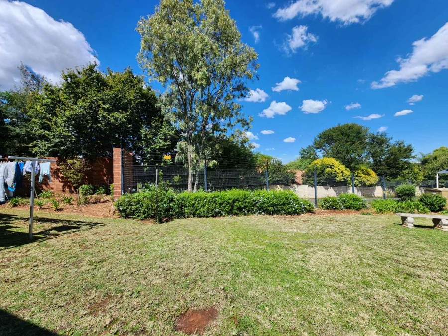 To Let 3 Bedroom Property for Rent in Die Hoewes Gauteng