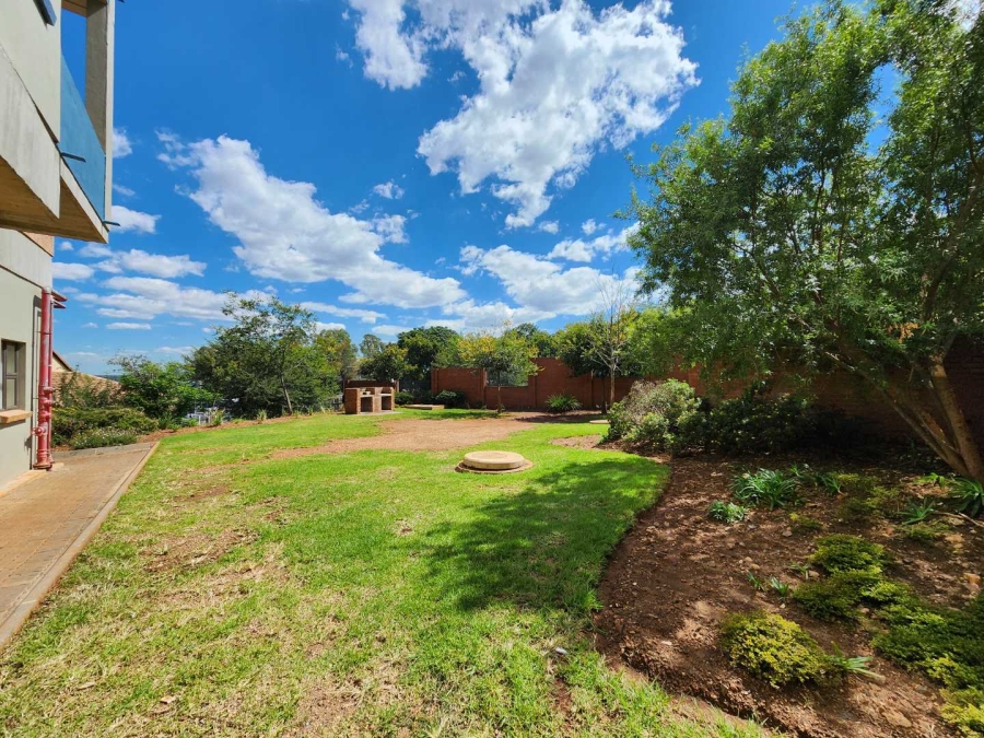 To Let 3 Bedroom Property for Rent in Die Hoewes Gauteng