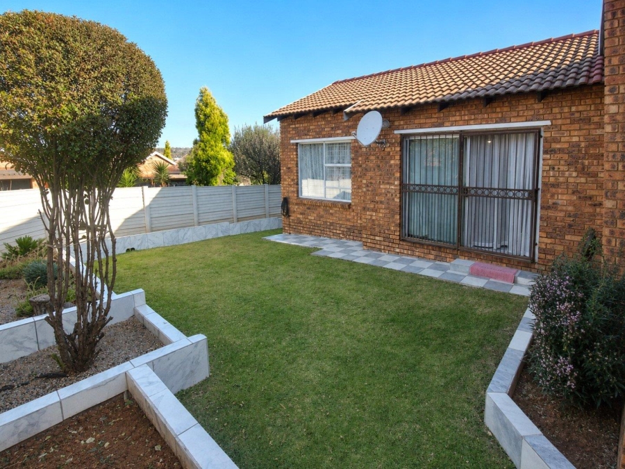 2 Bedroom Property for Sale in Wilgeheuwel Gauteng