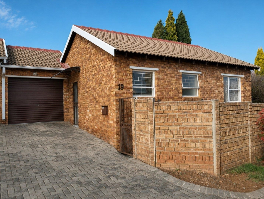 2 Bedroom Property for Sale in Wilgeheuwel Gauteng