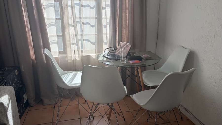 To Let 1 Bedroom Property for Rent in Sandown Gauteng
