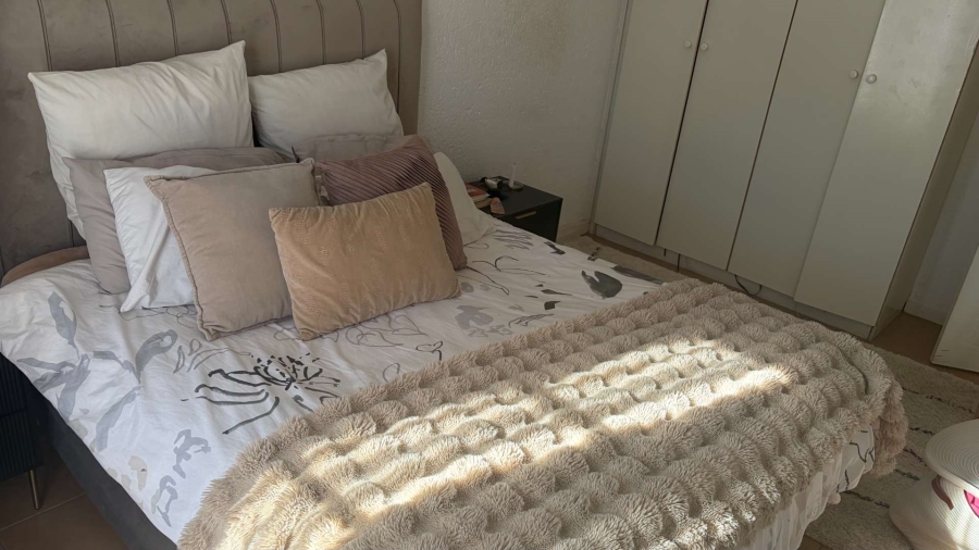 To Let 1 Bedroom Property for Rent in Sandown Gauteng