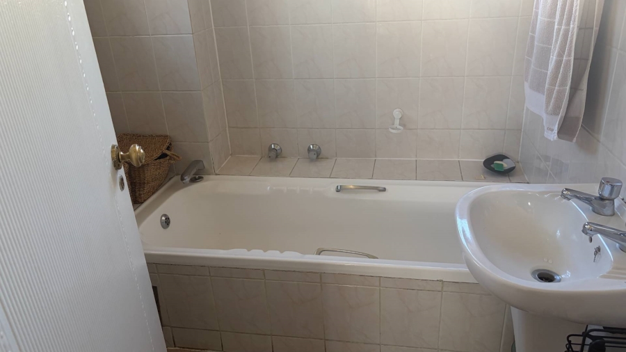 To Let 1 Bedroom Property for Rent in Sandown Gauteng