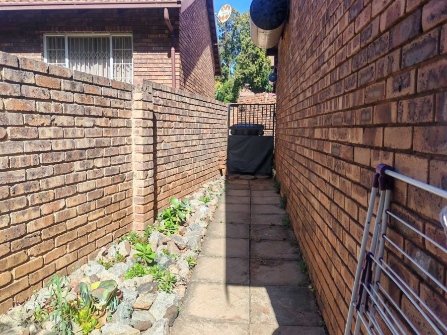 2 Bedroom Property for Sale in Zwartkop Gauteng