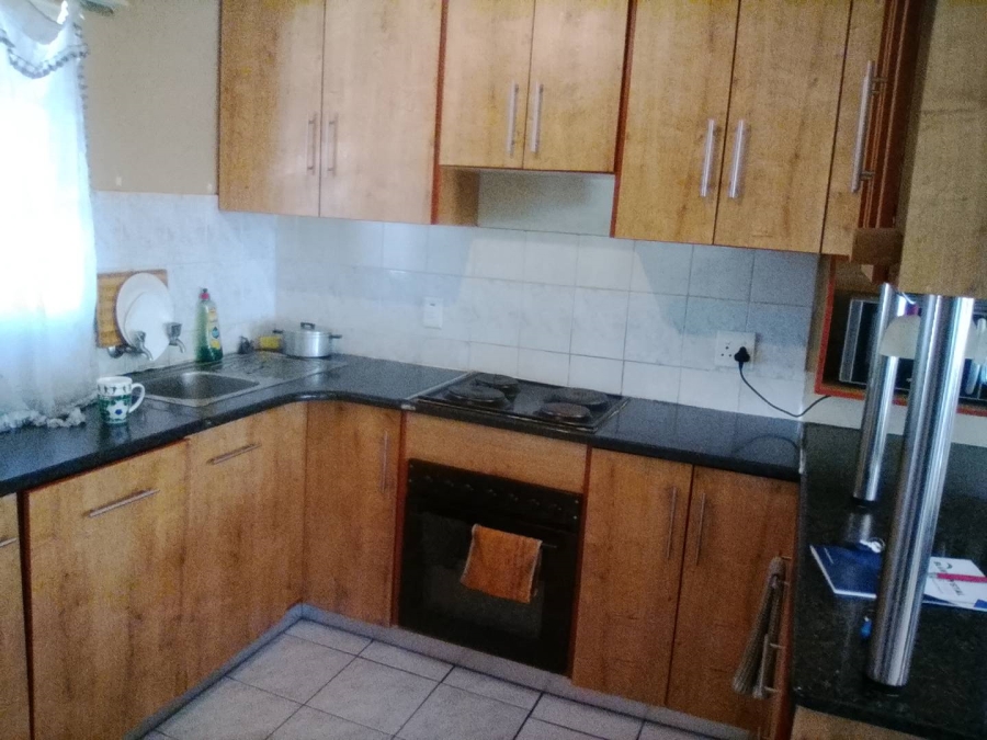 3 Bedroom Property for Sale in Die Hoewes Gauteng