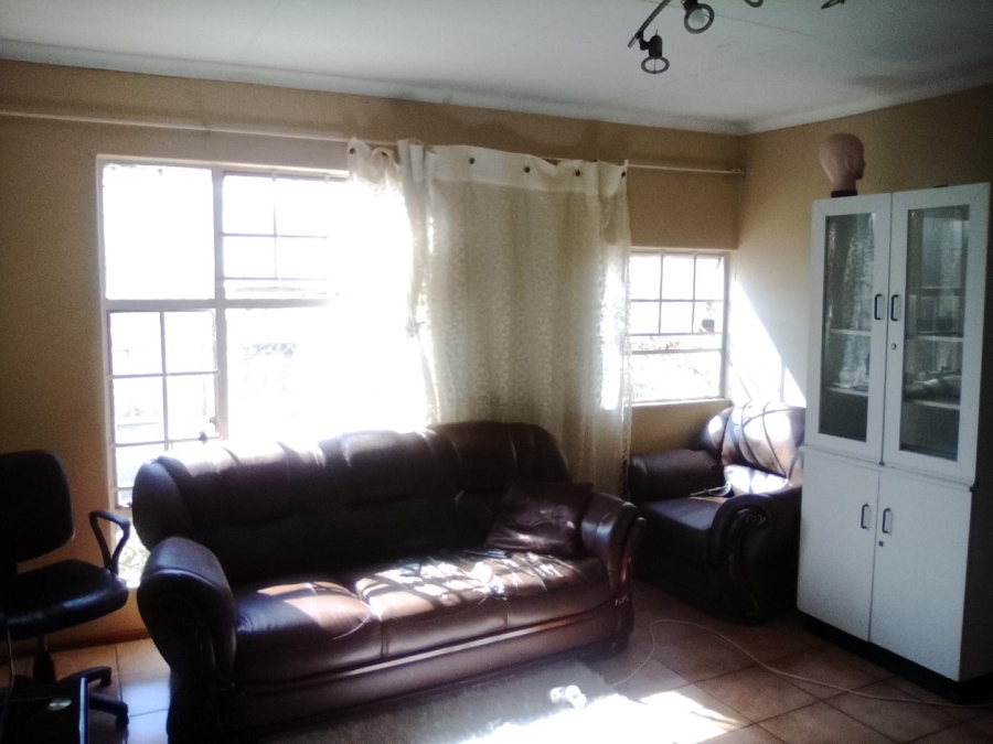 3 Bedroom Property for Sale in Die Hoewes Gauteng