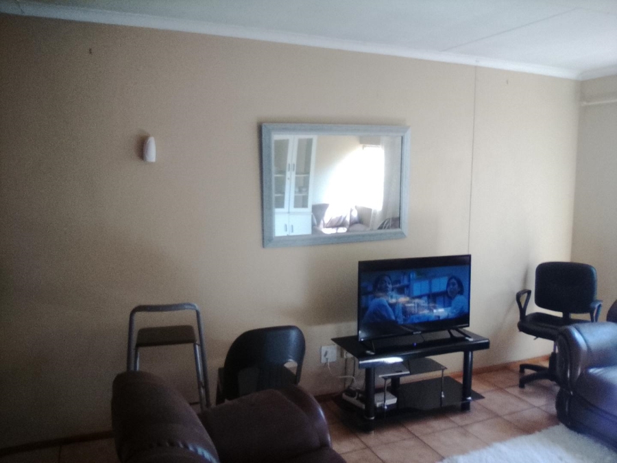 3 Bedroom Property for Sale in Die Hoewes Gauteng