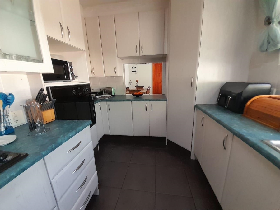 3 Bedroom Property for Sale in Brackendowns Gauteng