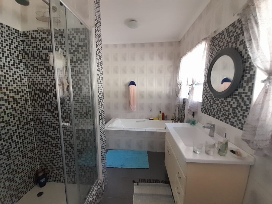 3 Bedroom Property for Sale in Brackendowns Gauteng