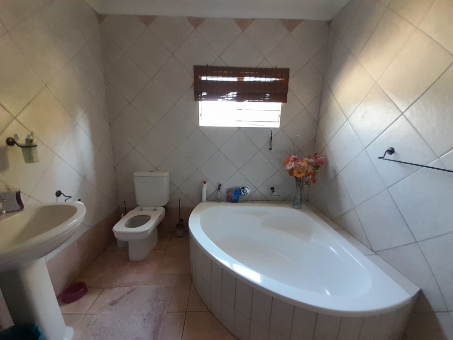3 Bedroom Property for Sale in Brackendowns Gauteng