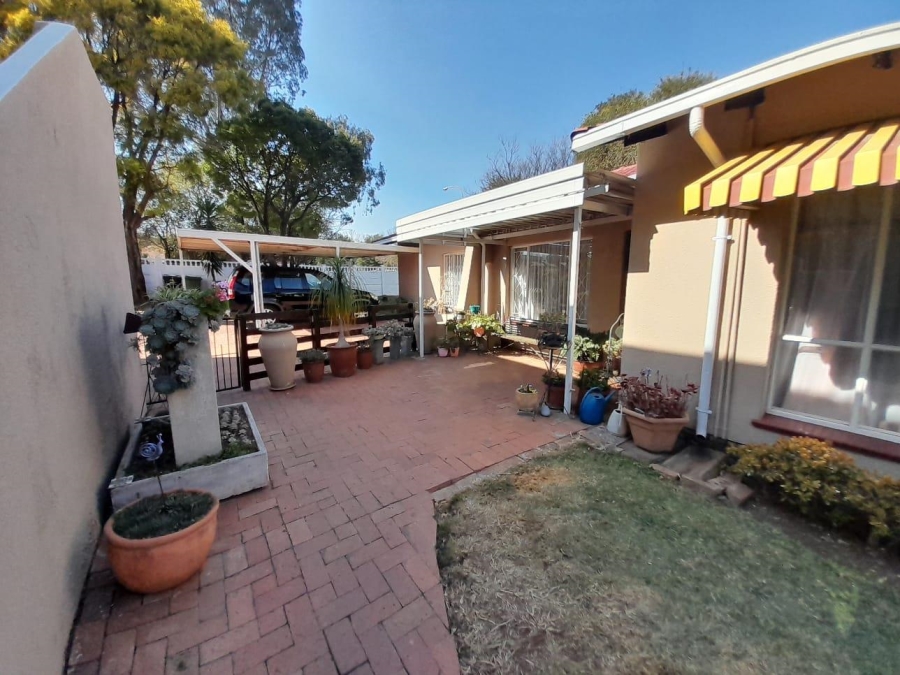 3 Bedroom Property for Sale in Brackendowns Gauteng